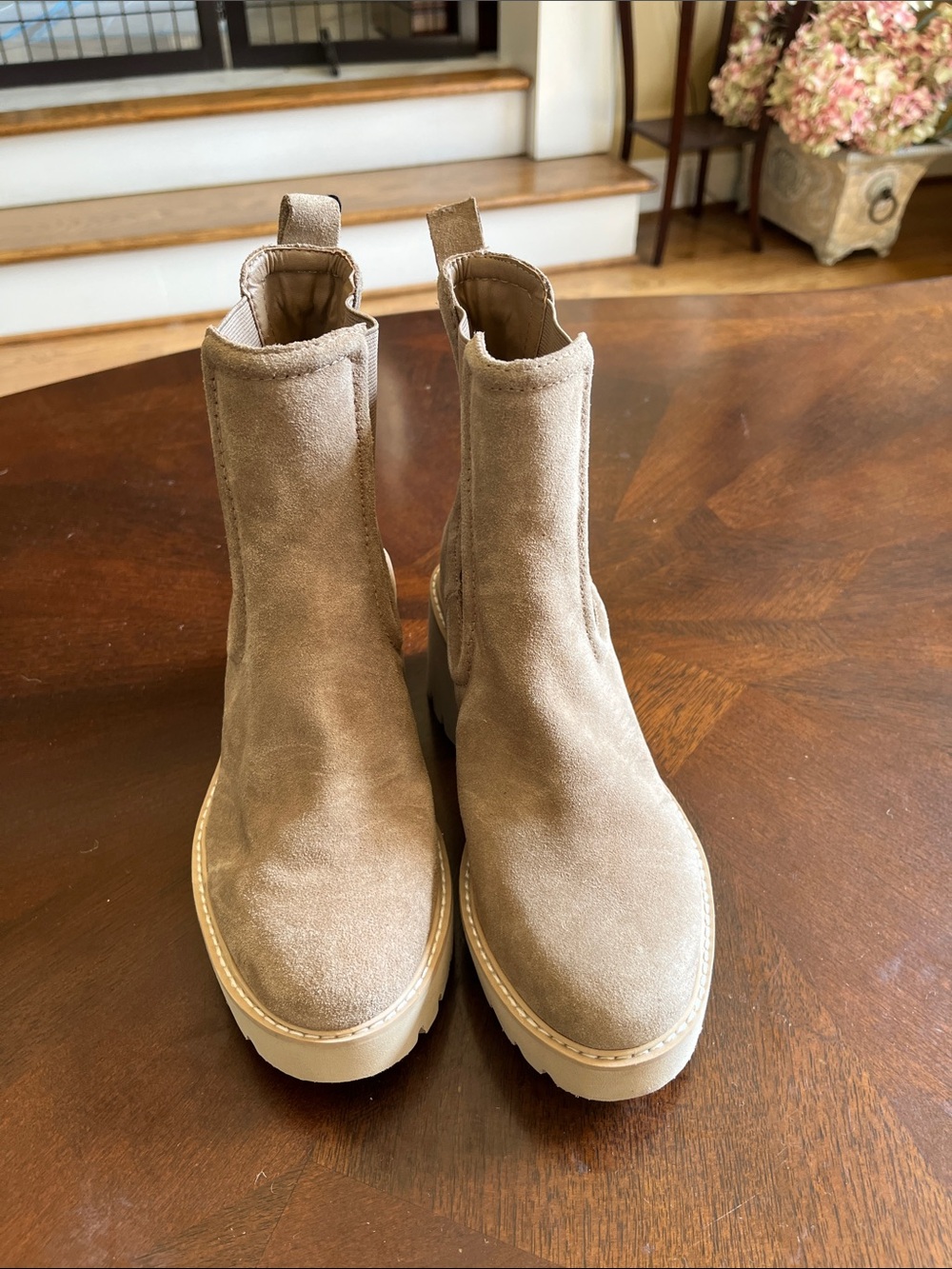 Women’s Suede Chelsea Boots in Taupe